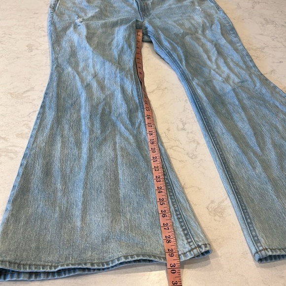 Old Navy Mid Rise Light Wash Leif Super Flare Jeans Size 18 Plus Distressed Boho - Picture 6 of 15